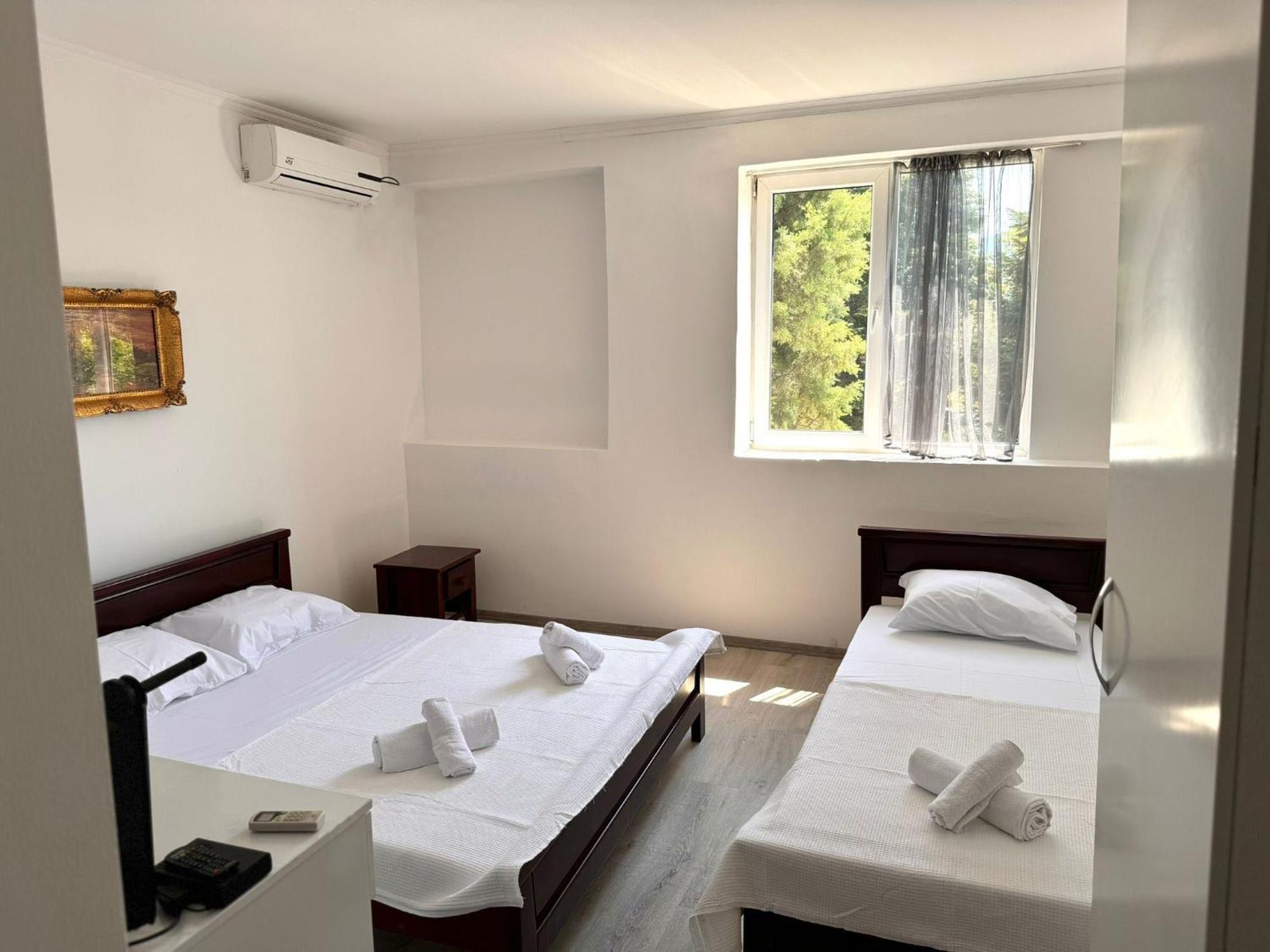 Hotel Istanbul Skopje Buitenkant foto