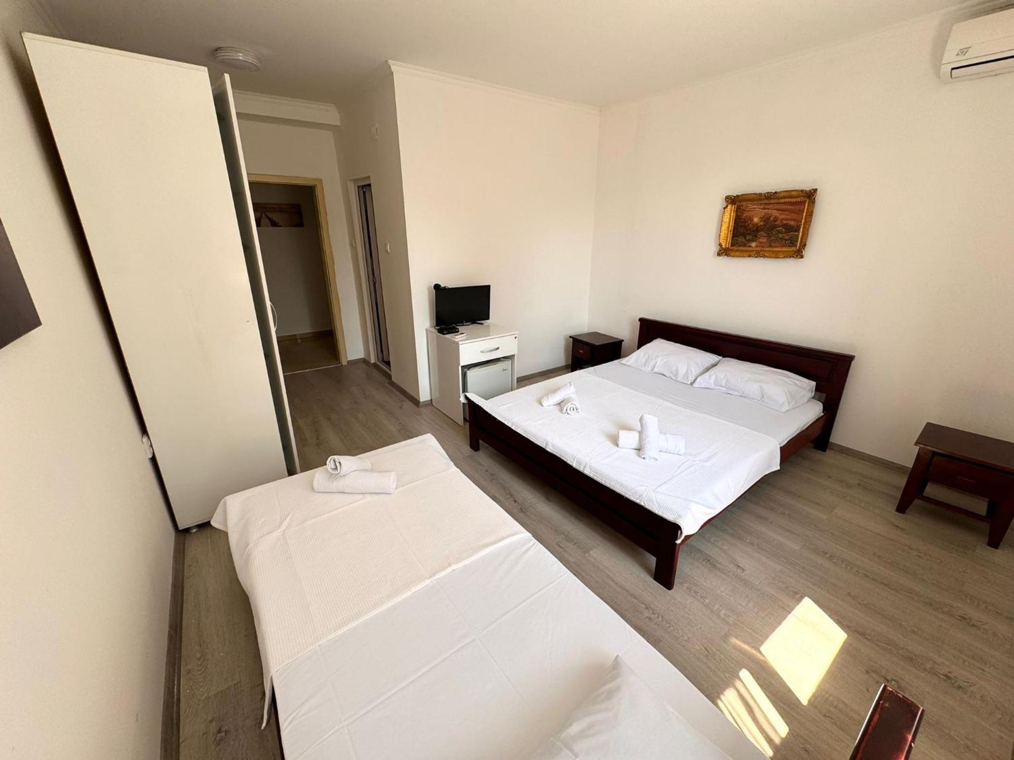 Hotel Istanbul Skopje Buitenkant foto